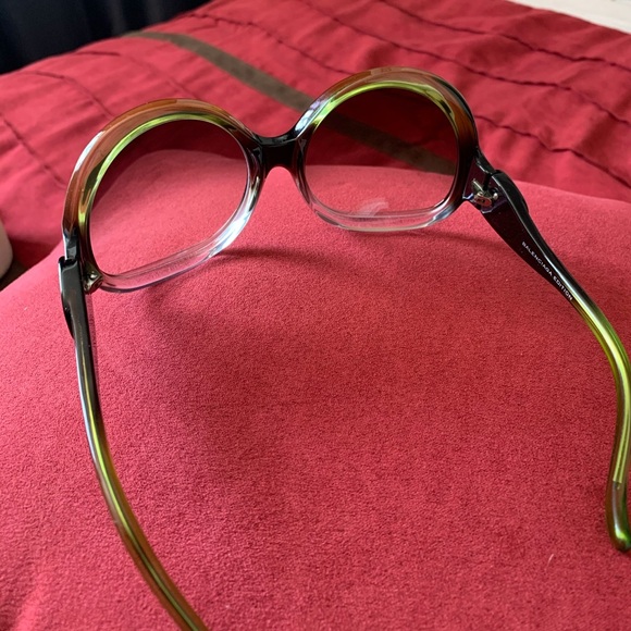 Authentic Balenciaga Paris Black and Green Oversized Sunglasses - Picture 4 of 6